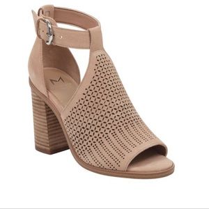 Marc Fisher LTD Vixen Peeptoe Sandal Size 6 Tan